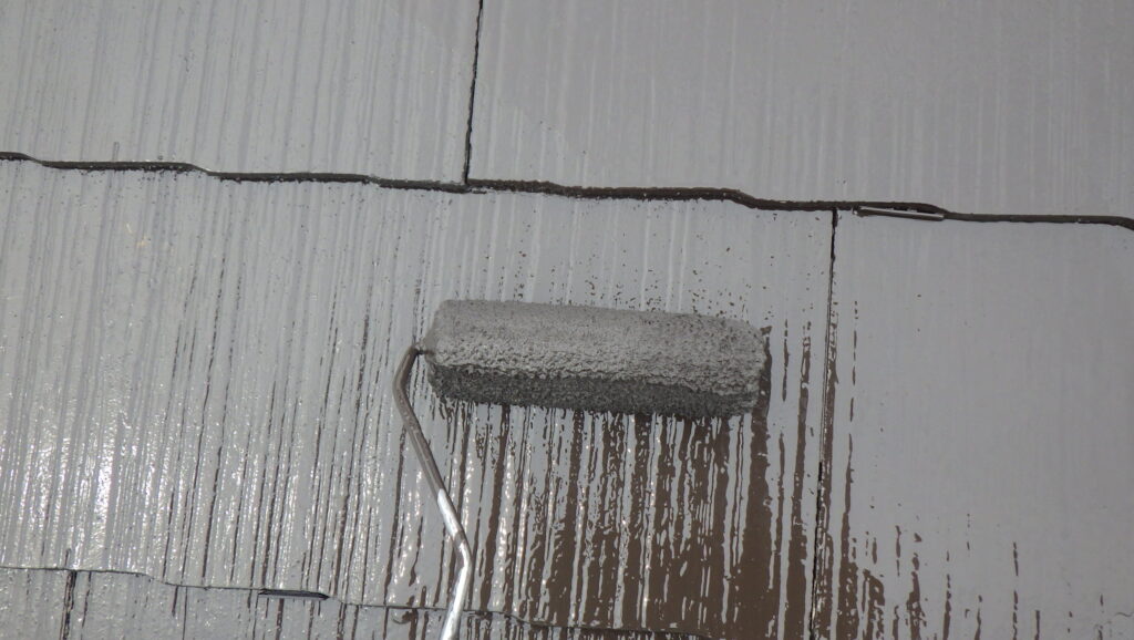 大屋根上塗り塗装中です