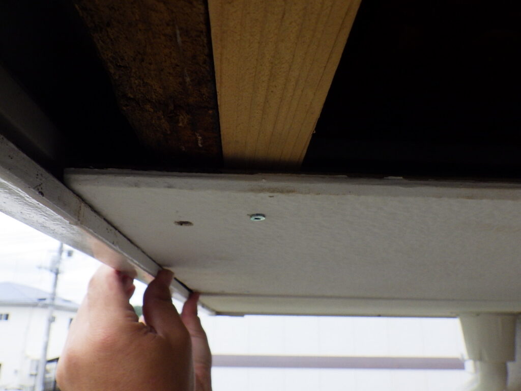 軒天材を戻しました