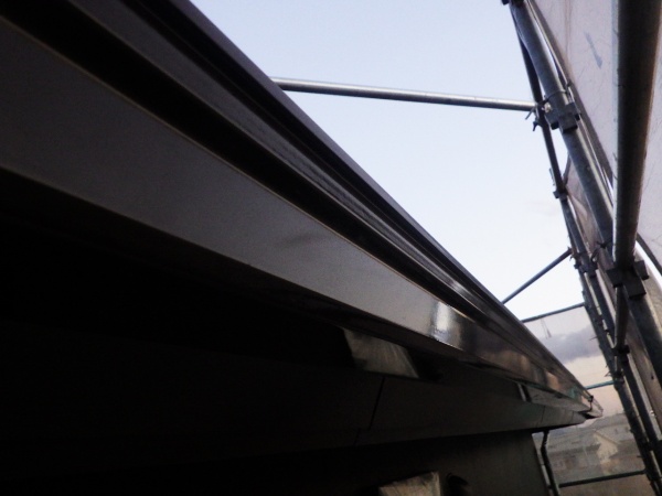 軒樋の上塗り塗装終了です