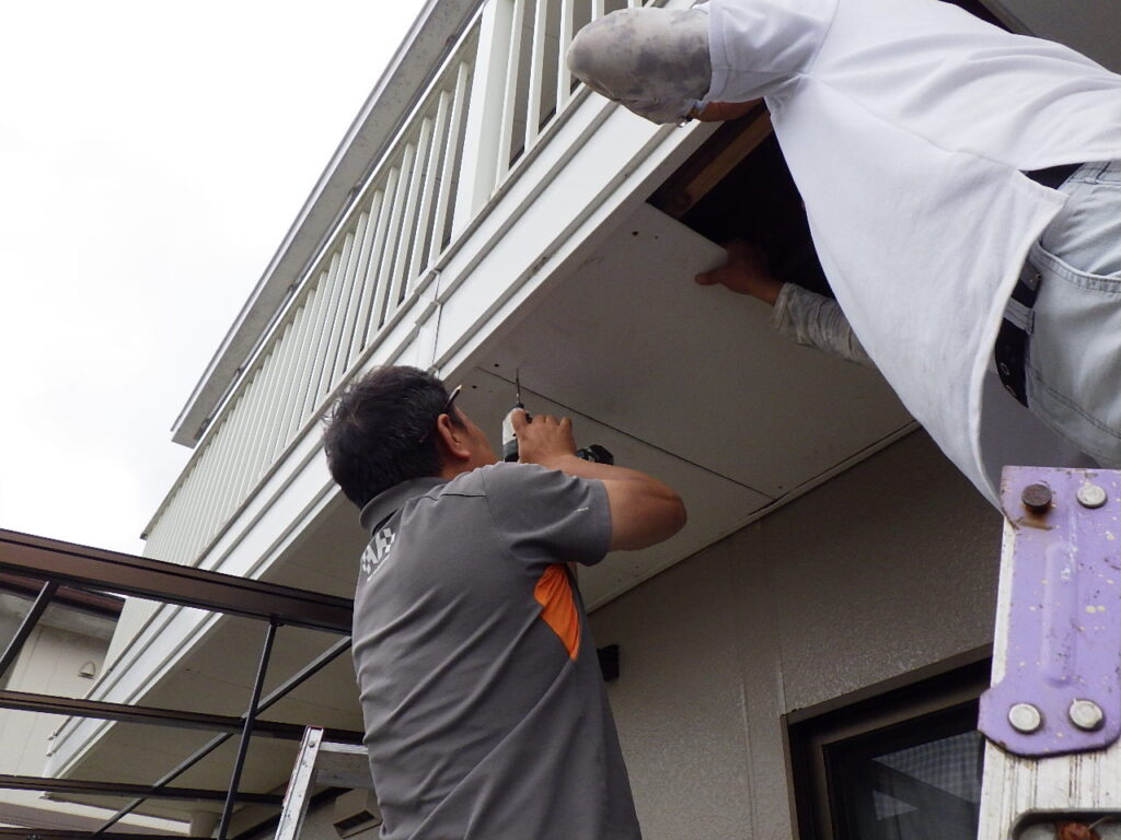 軒天材を戻しました