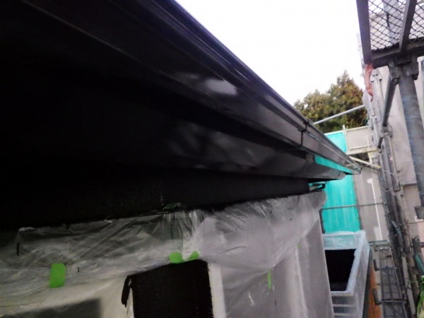 軒樋の上塗り塗装終了です