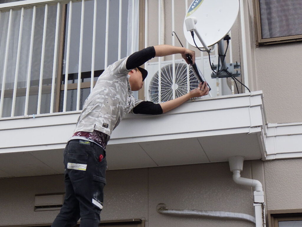 シーリング打設中です