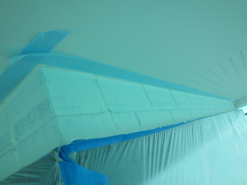 軒天取り合い養生をしました