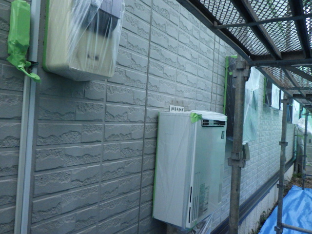 外壁付帯物の養生をしました