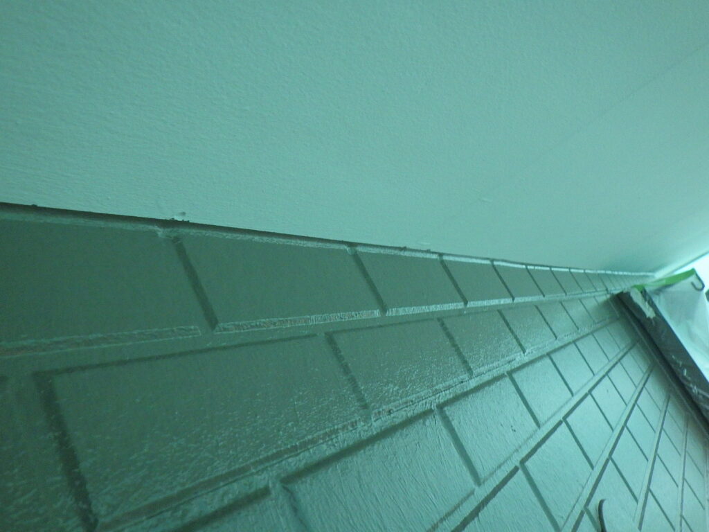 軒天取り合い塗装２回目終了です