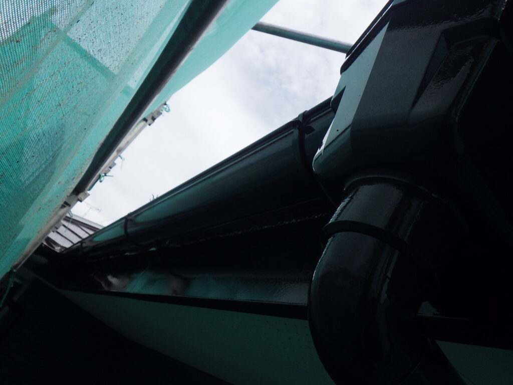 破風樋の中塗り終了です