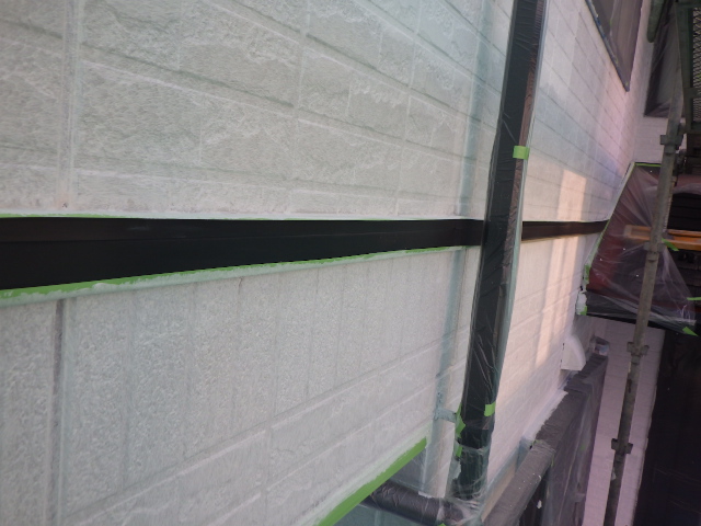 外壁下塗り塗装終了です