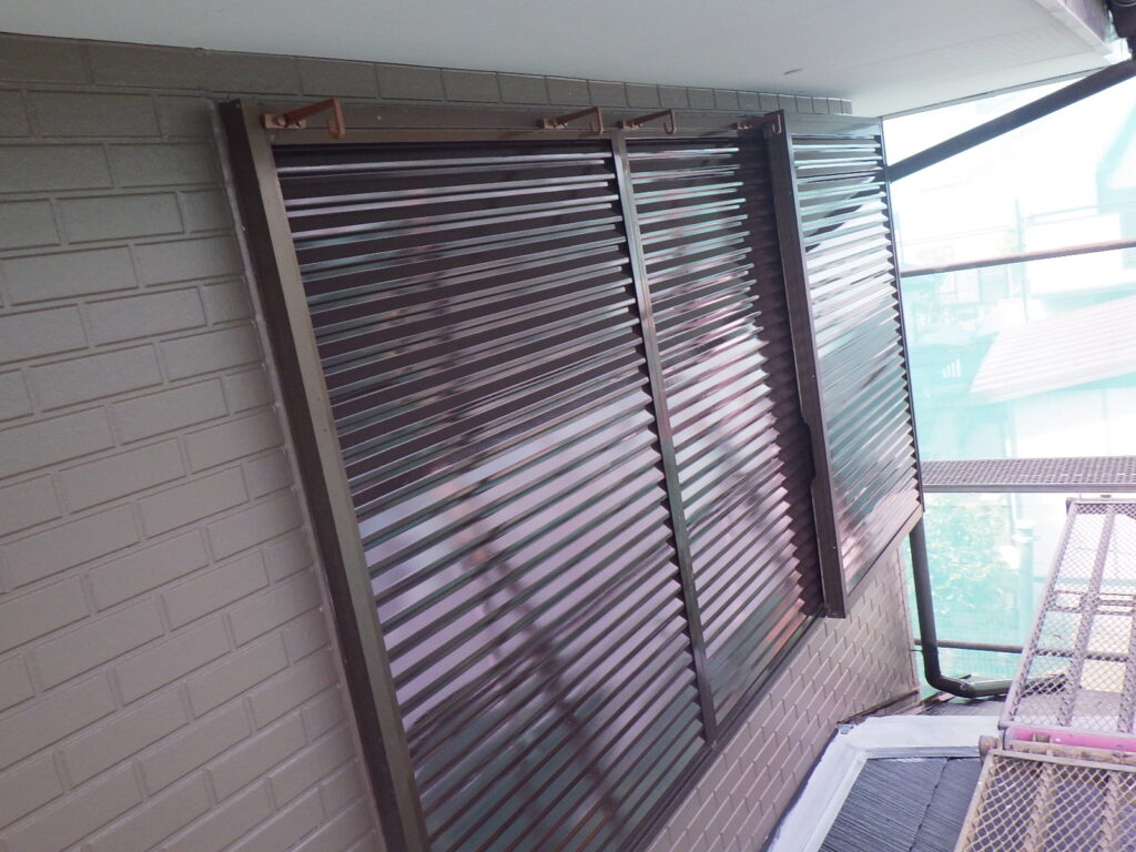 吹付が終了して養生を剥がしました