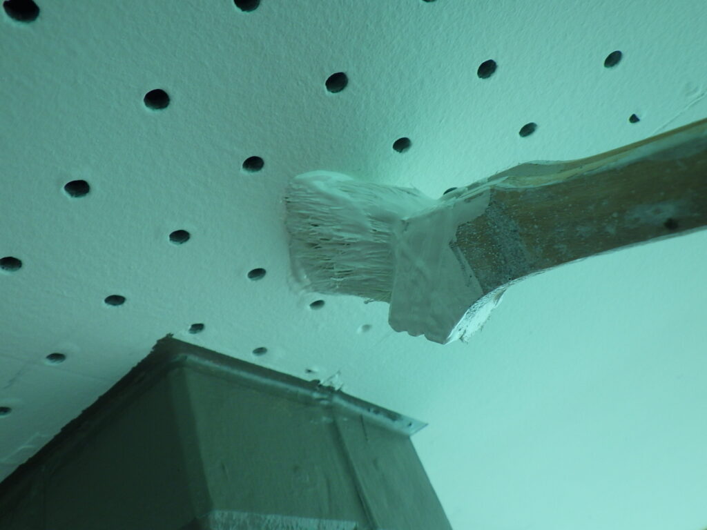 軒天の補修中です