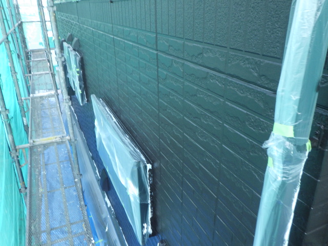 外壁中段の中塗り終了です