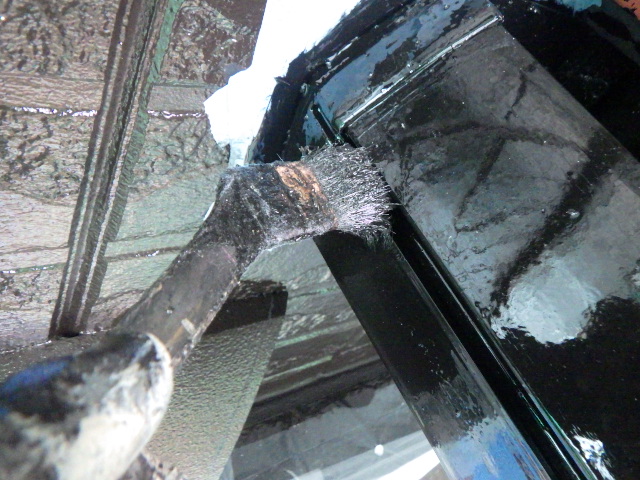 雨樋の中塗り塗装中です