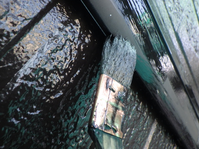 幕板の１回目塗装中です