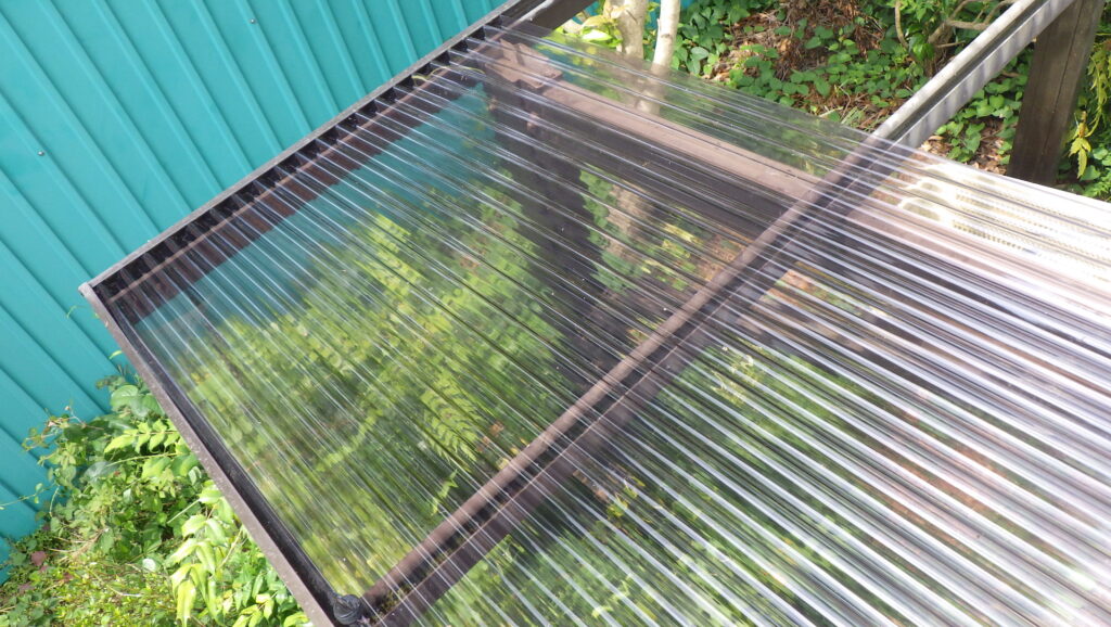 波板の仮置き中です