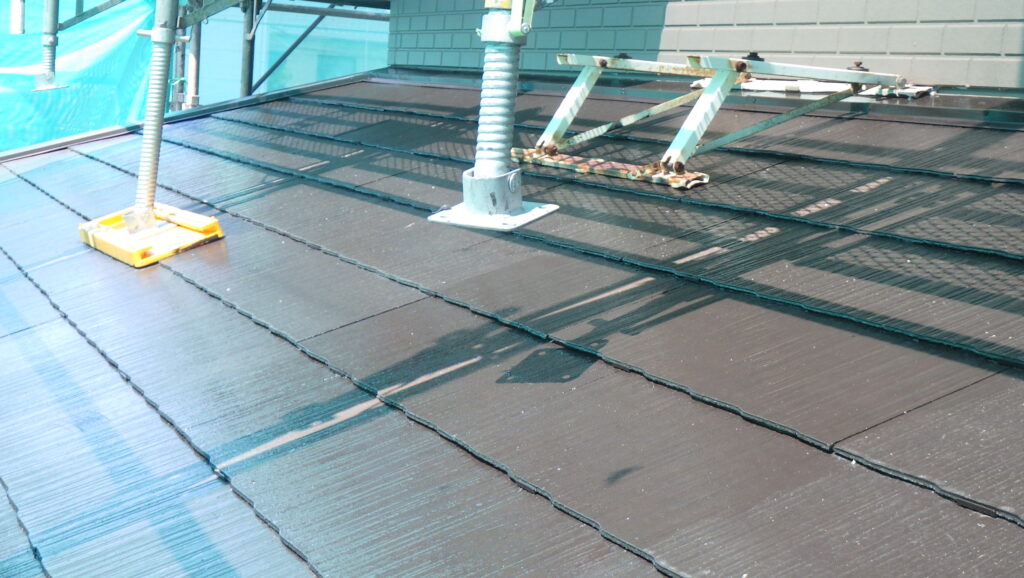 足場足下の上塗りです