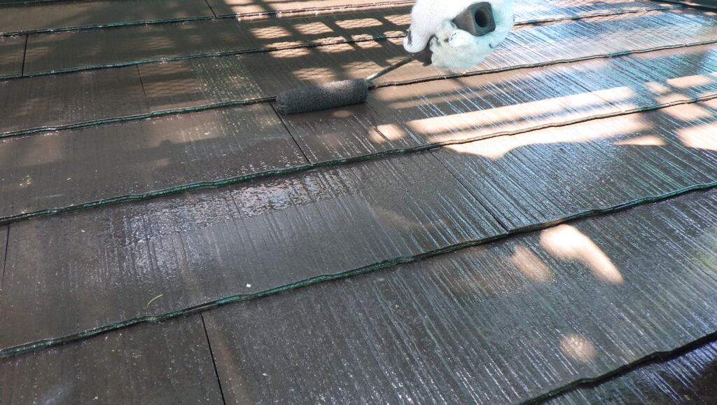 足場足を入れ換えて上塗り中です