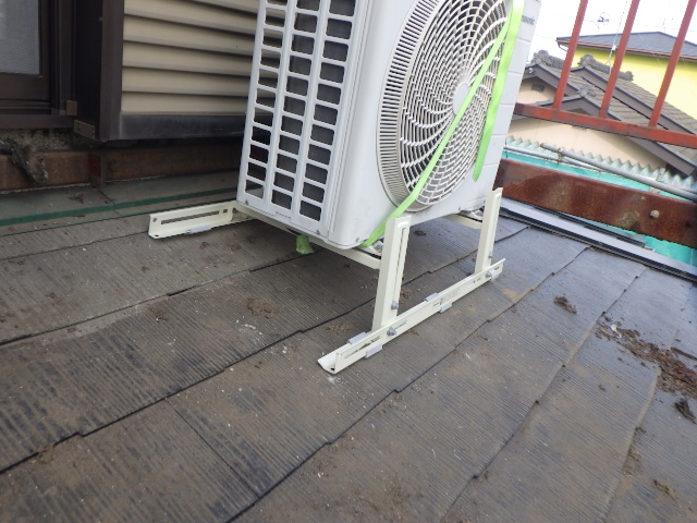 エアコン架台を取り付けました