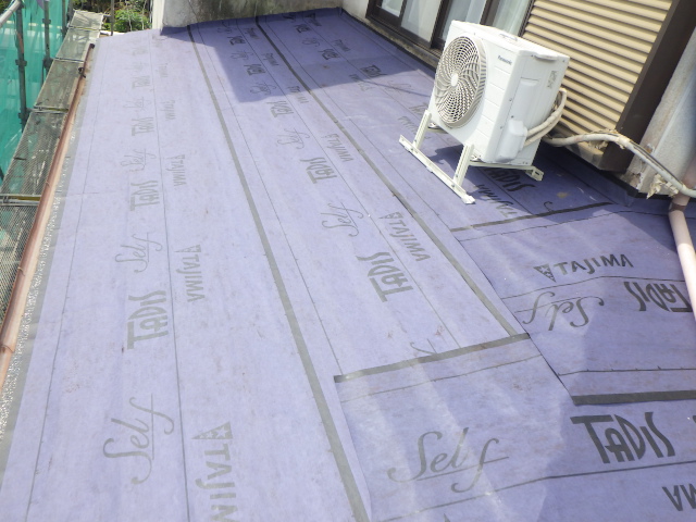 ルーフィングの貼り付け終了です