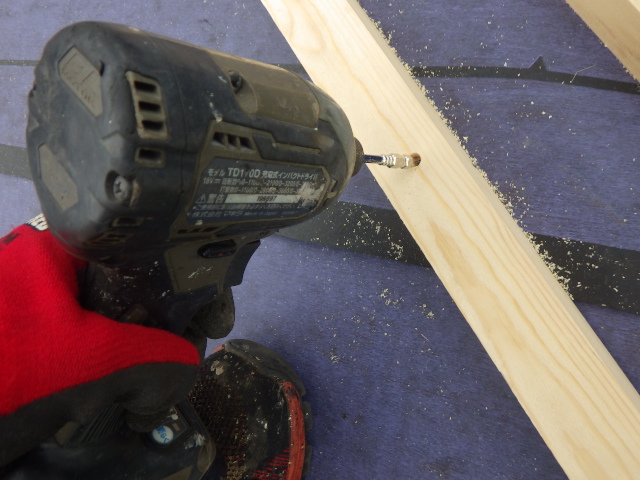 板金下地の取り付け中です