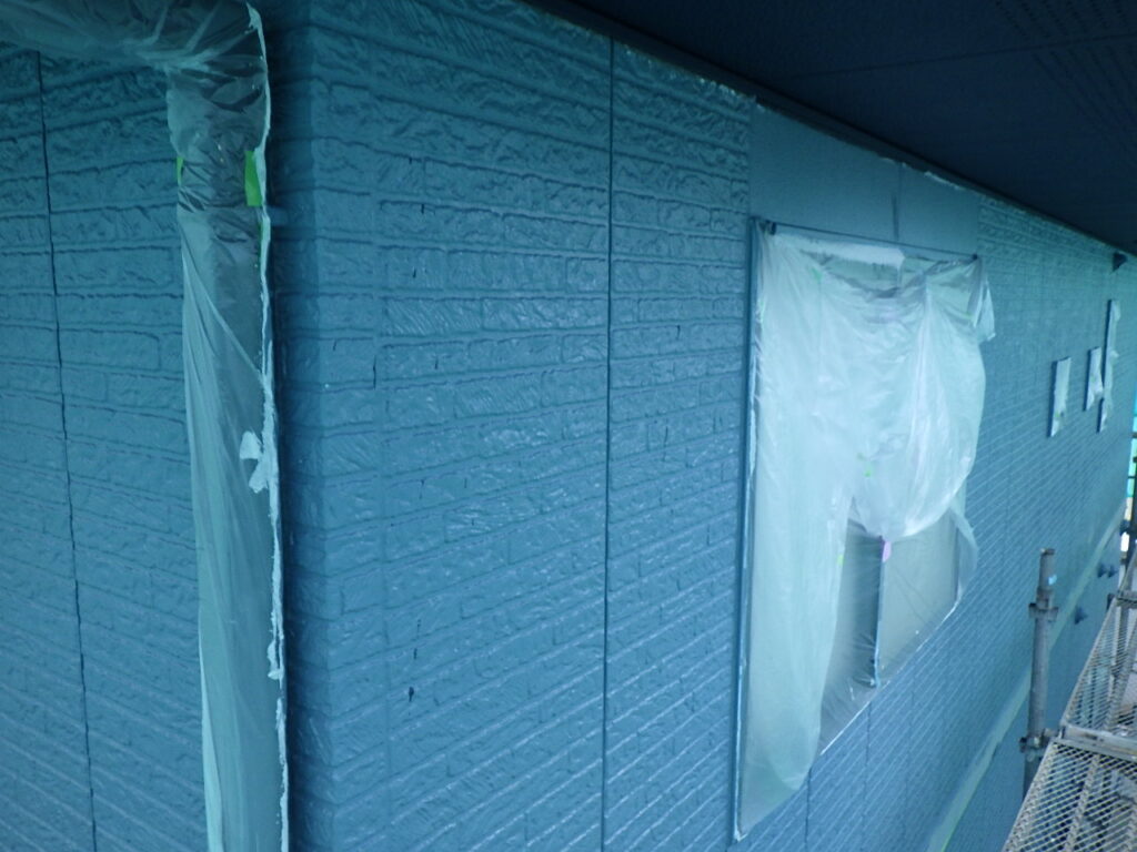 外壁中塗り塗装終了です