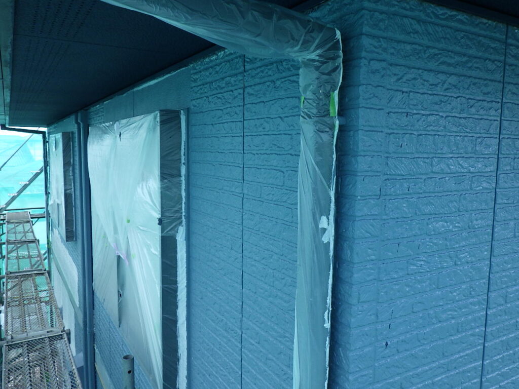 外壁中塗り塗装終了です