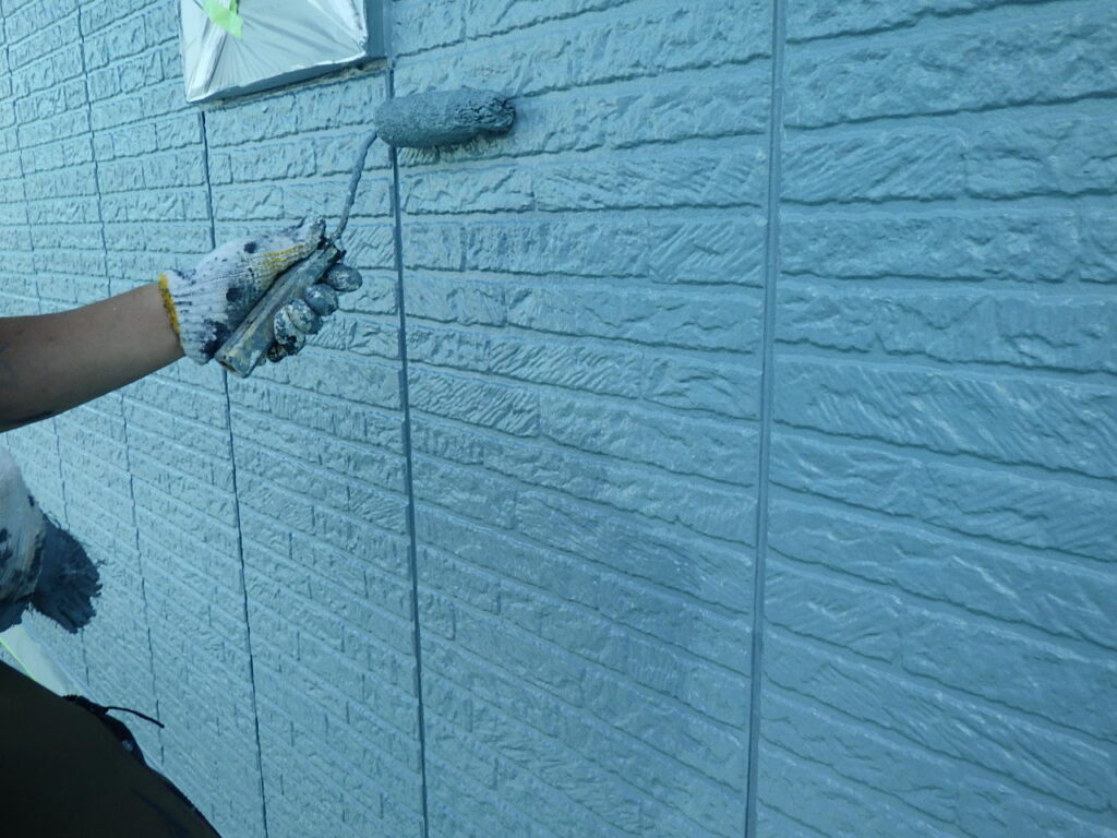 外壁上塗り塗装中です