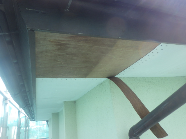 施工前の軒天の状態です