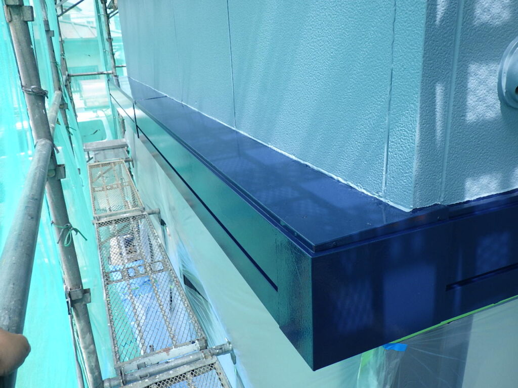 シャッターボックスの上塗り終了です