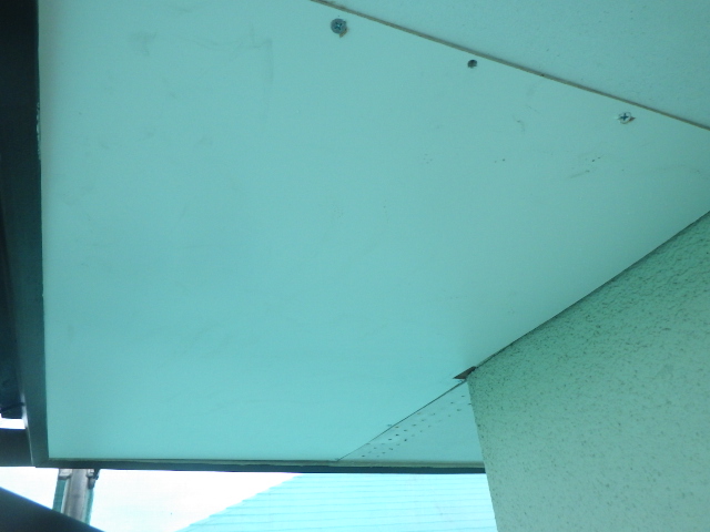 化粧板を貼り付けました