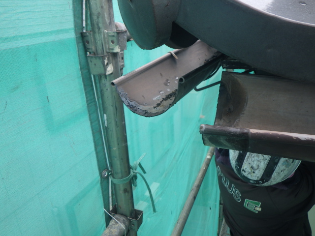 雨樋の補修中です