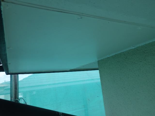 軒天重ね貼りが終了しました
