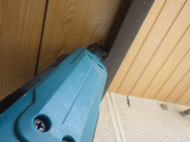 軒天材の固定中です