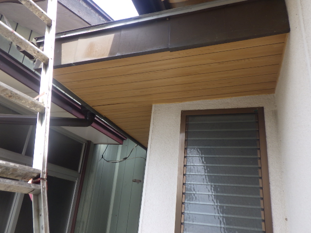 軒天貼り換え終了です