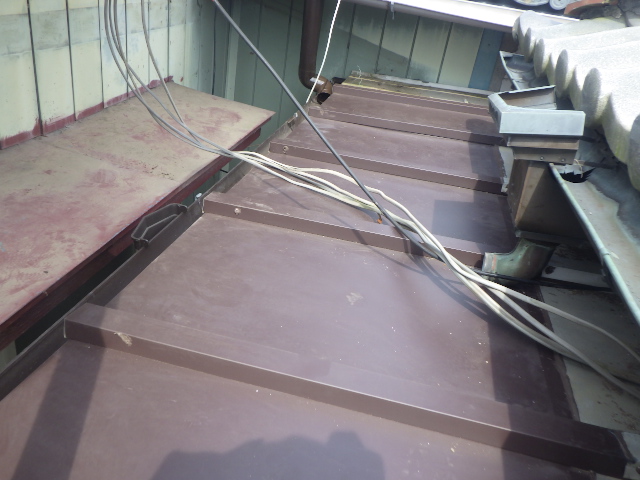 屋根の葺き替えが終了しました