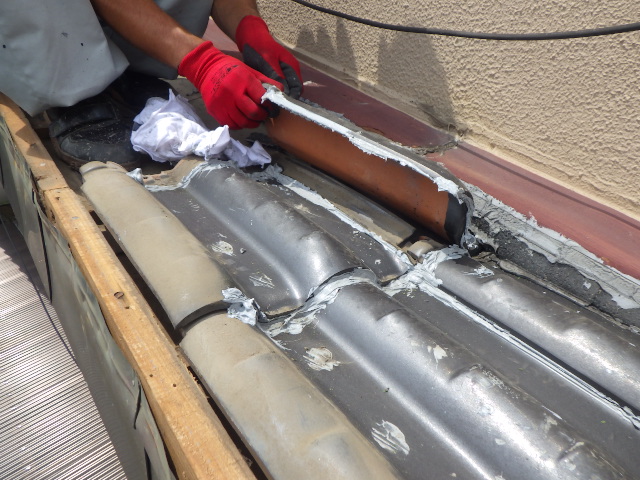 瓦の取り外し中です