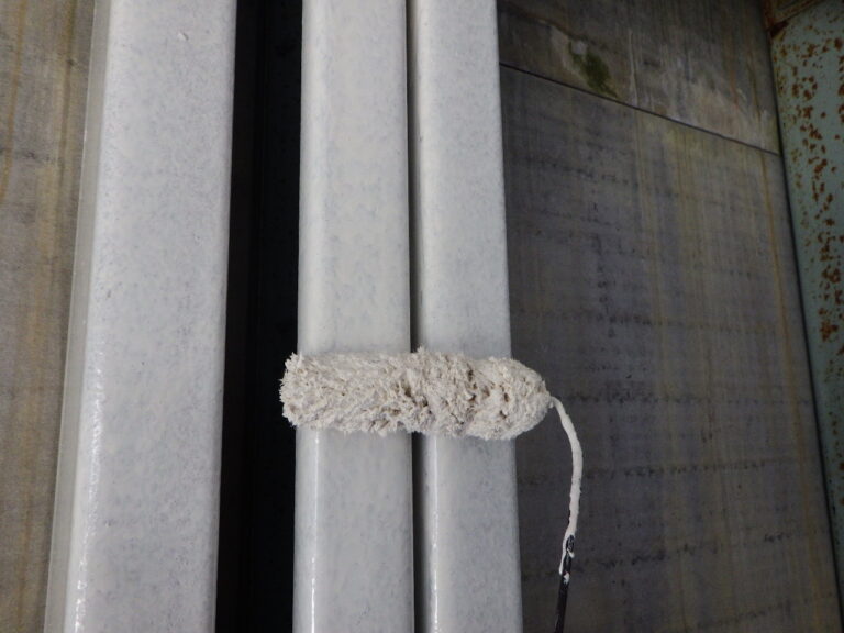 錆止めローラー塗装中です