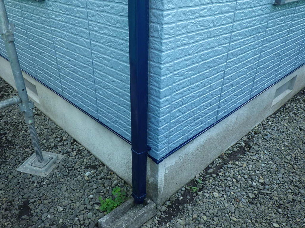 土台水切りの上塗り終了です