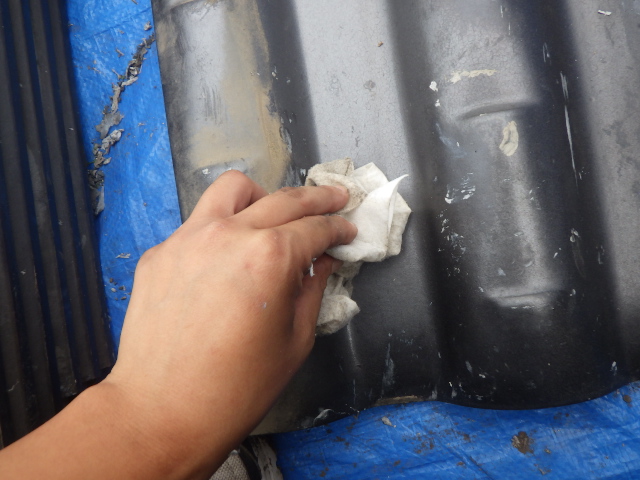 瓦の清掃中です