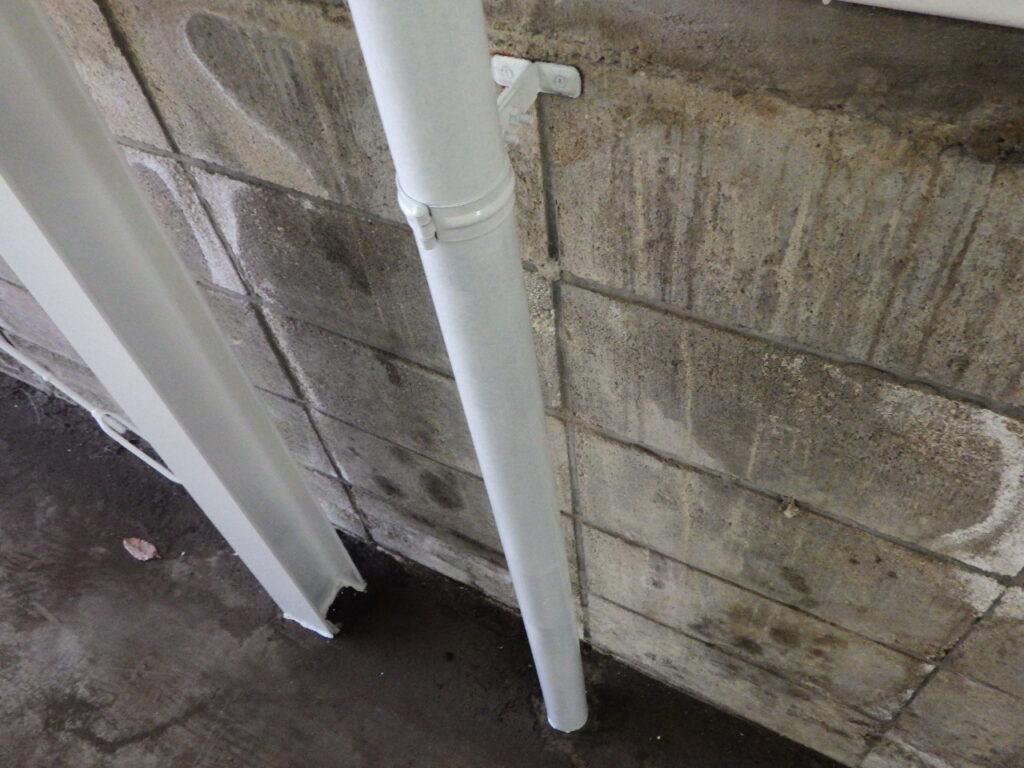 雨樋１回目塗装が終了しました