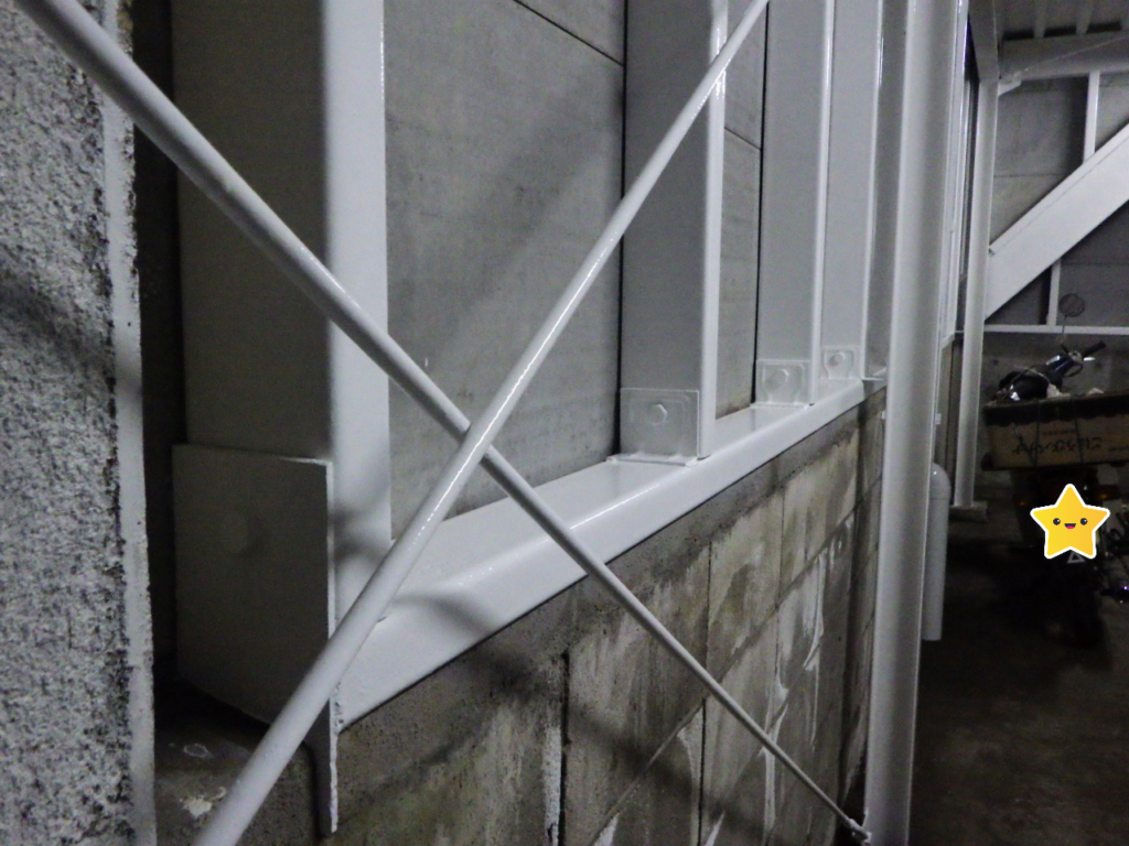 車庫内鉄部塗装終了です