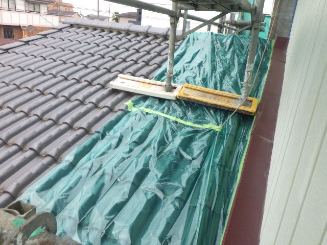 １階屋根の養生が終了しました