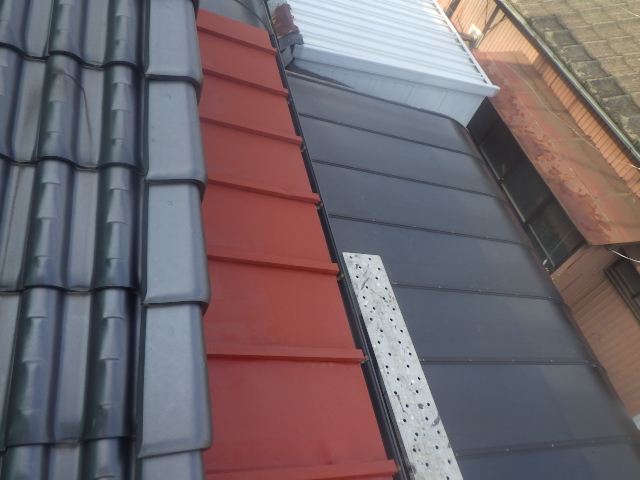 板金屋根の錆止め終了です