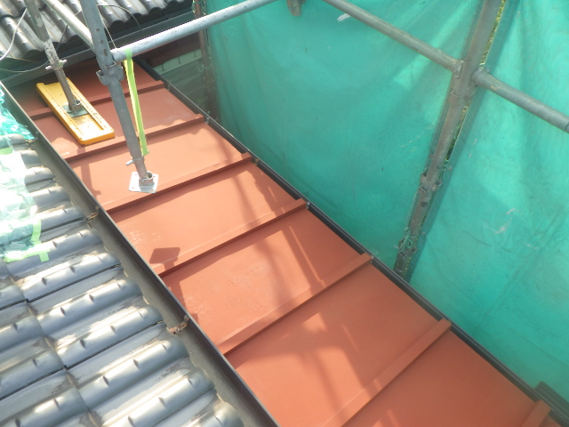 板金屋根の錆止め終了です