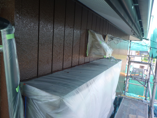 ２階板金部外壁の中塗り塗装終了です