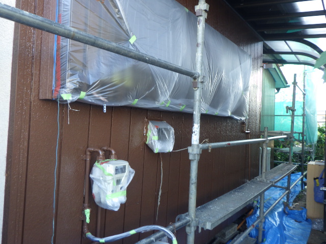 １階板金部外壁の中塗り塗装終了です