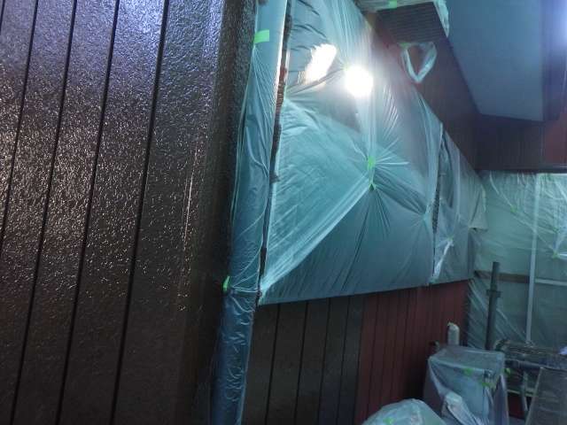 １階板金部外壁の中塗り塗装終了です