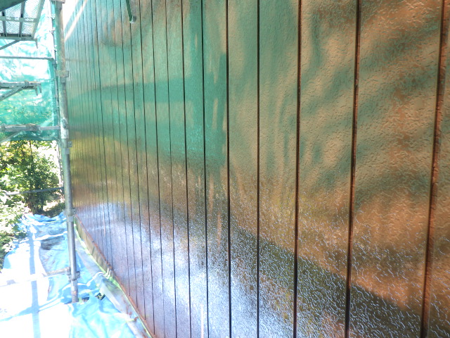 下屋根中塗り終了です