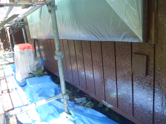下屋根中塗り終了です