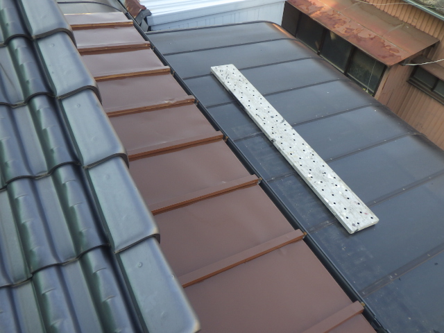 板金屋根の上塗り塗装終了です