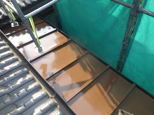 板金屋根の上塗り終了です
