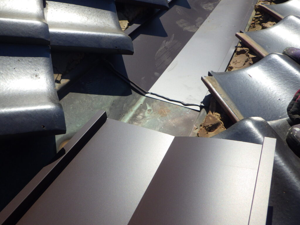 谷樋を繋ぎます